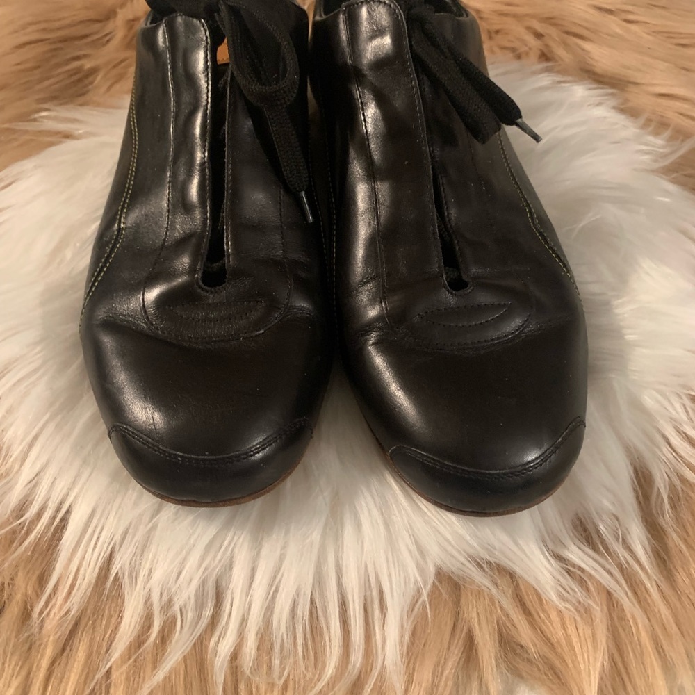 LOUIS VUITTON MALE BLACK LEATHER SHOES.